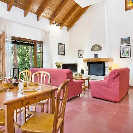 Sleeps 7 *