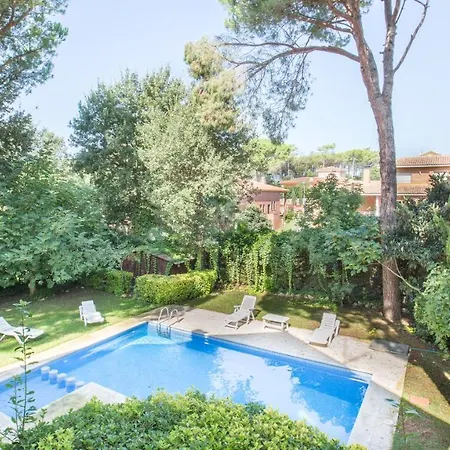 Sleeps 7 *